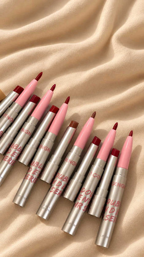 رژلب و خط لب پیچی دوطرفه